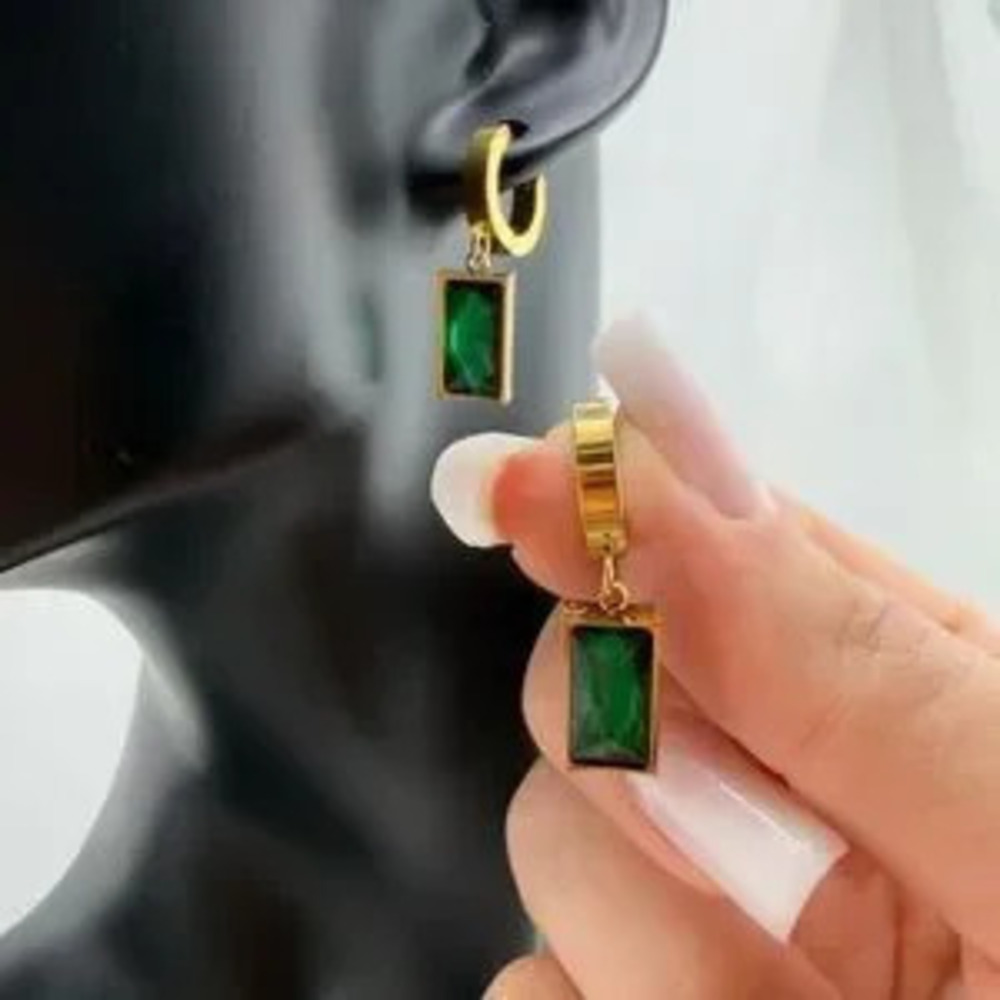 New! Luxury Elegant Gold and Green Drop Earrings